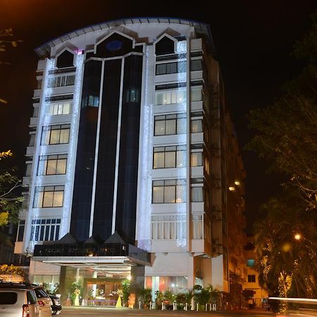 יאנגון Golden Butterfly Hotel מראה חיצוני תמונה