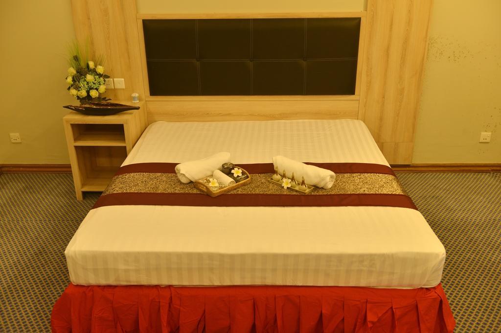 יאנגון Golden Butterfly Hotel מראה חיצוני תמונה