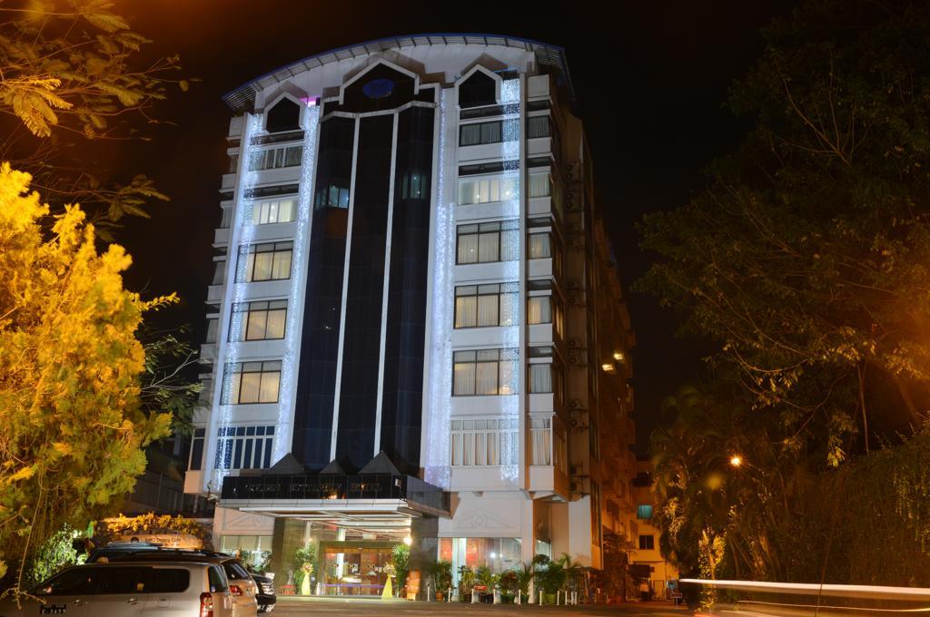 יאנגון Golden Butterfly Hotel מראה חיצוני תמונה