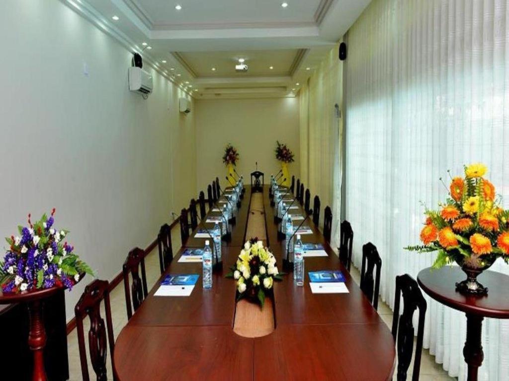 יאנגון Golden Butterfly Hotel מראה חיצוני תמונה