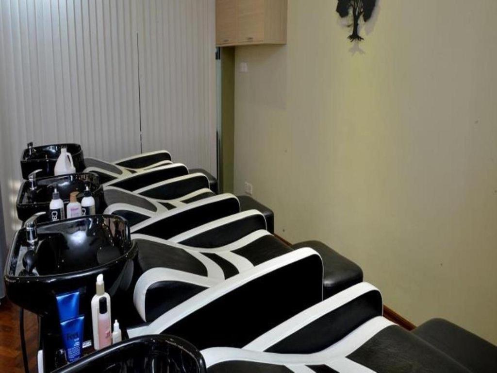 יאנגון Golden Butterfly Hotel מראה חיצוני תמונה