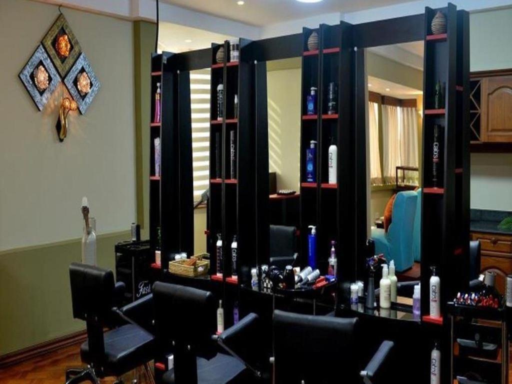 יאנגון Golden Butterfly Hotel מראה חיצוני תמונה