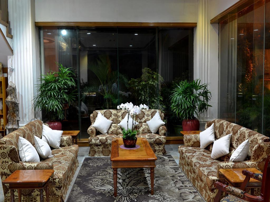 יאנגון Golden Butterfly Hotel מראה חיצוני תמונה