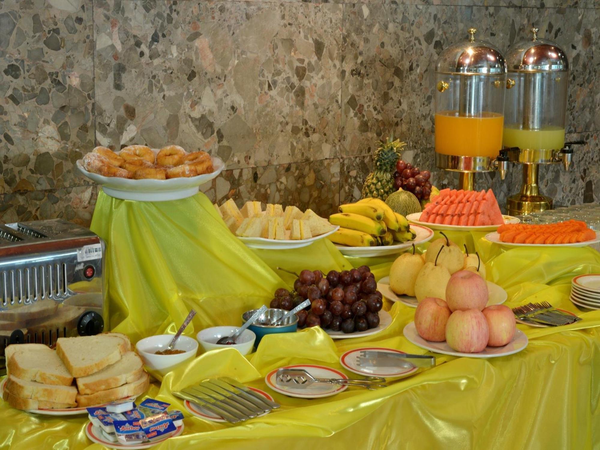 יאנגון Golden Butterfly Hotel מראה חיצוני תמונה