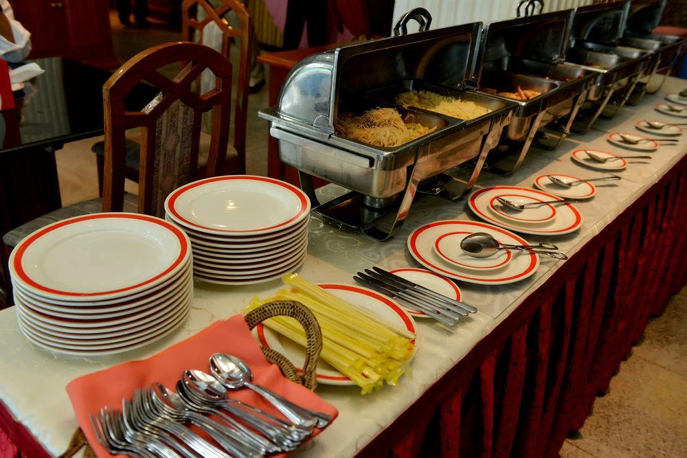 יאנגון Golden Butterfly Hotel מראה חיצוני תמונה