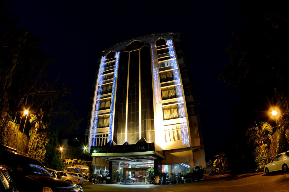 יאנגון Golden Butterfly Hotel מראה חיצוני תמונה