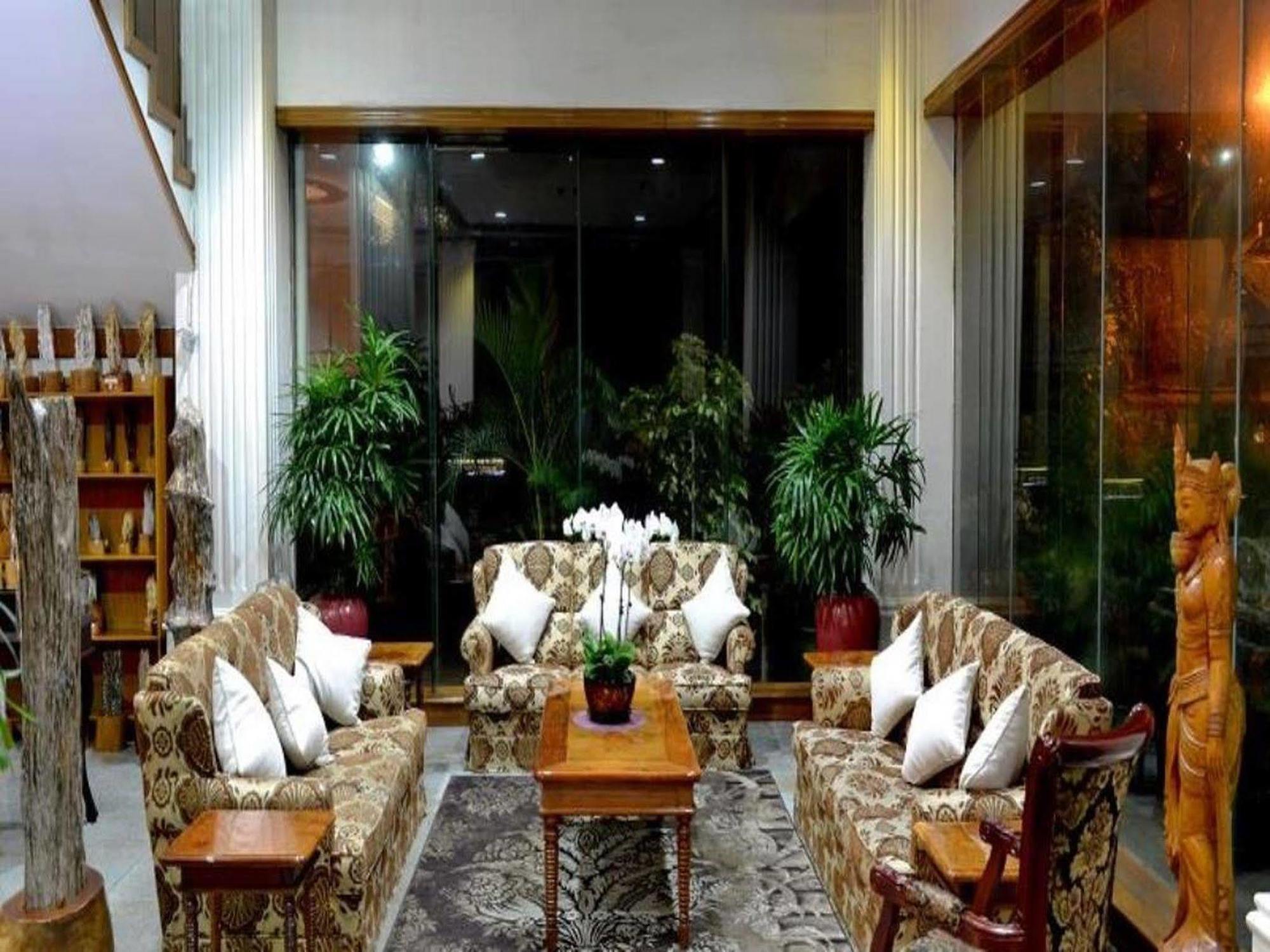 יאנגון Golden Butterfly Hotel מראה חיצוני תמונה