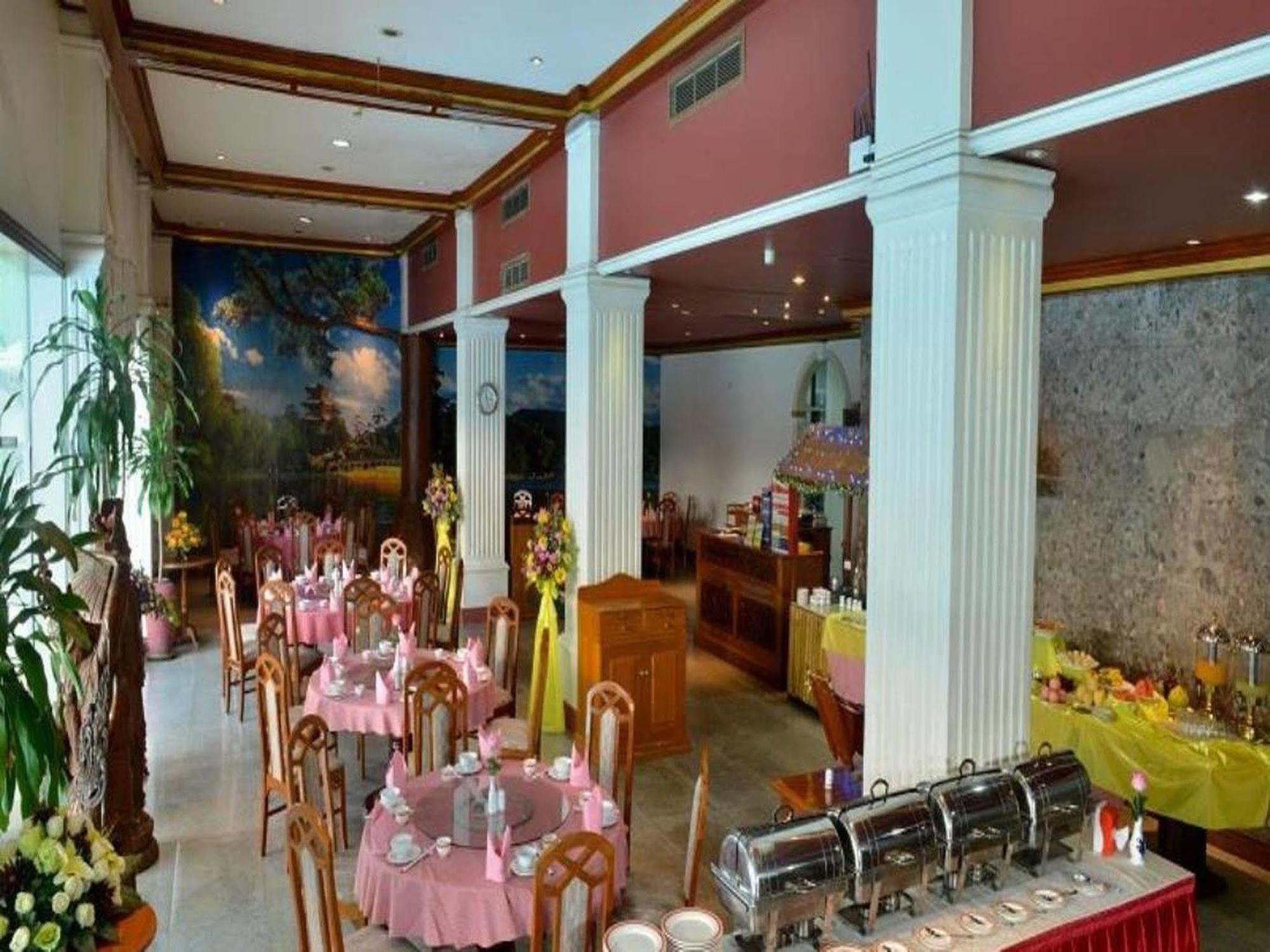 יאנגון Golden Butterfly Hotel מראה חיצוני תמונה