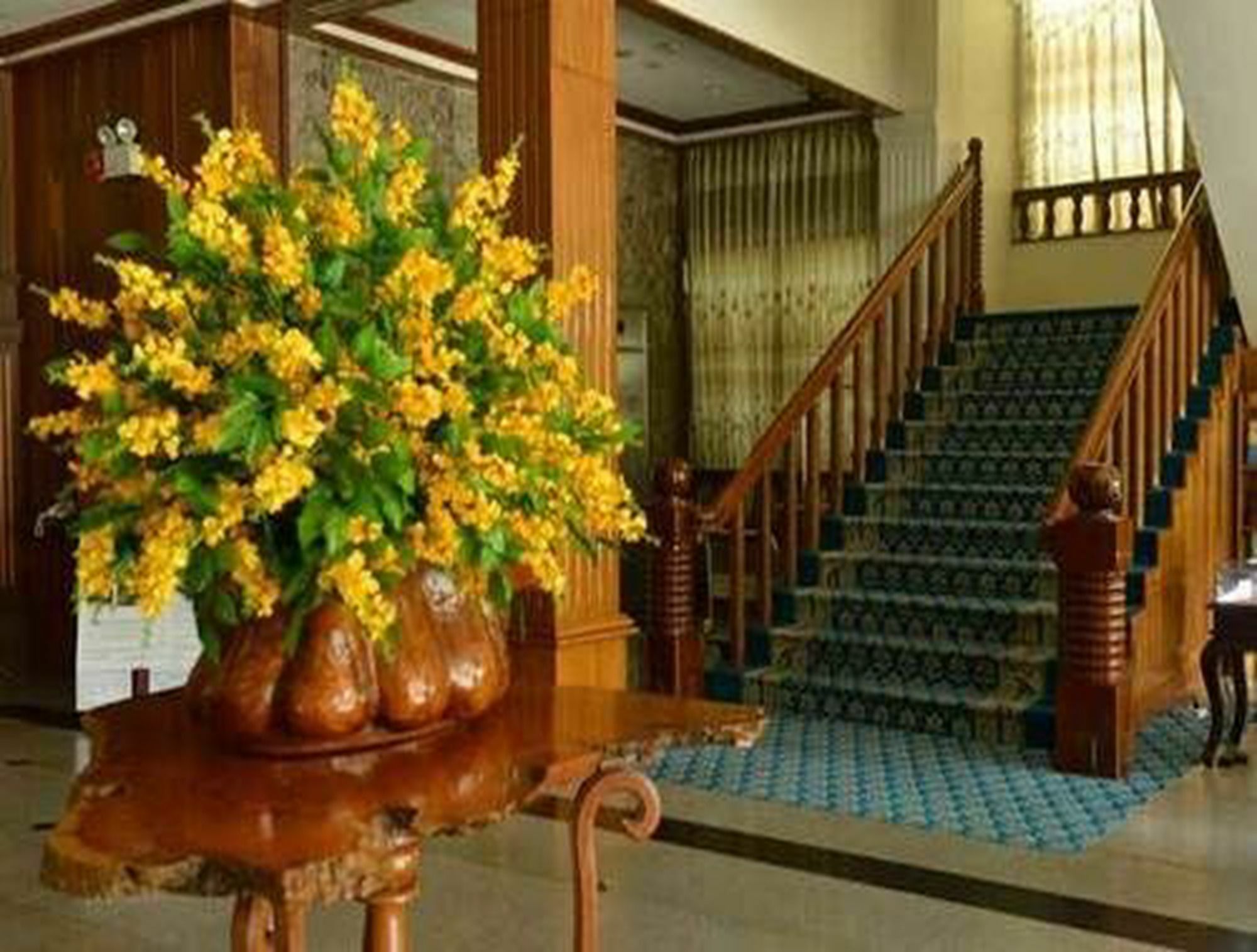 יאנגון Golden Butterfly Hotel מראה חיצוני תמונה