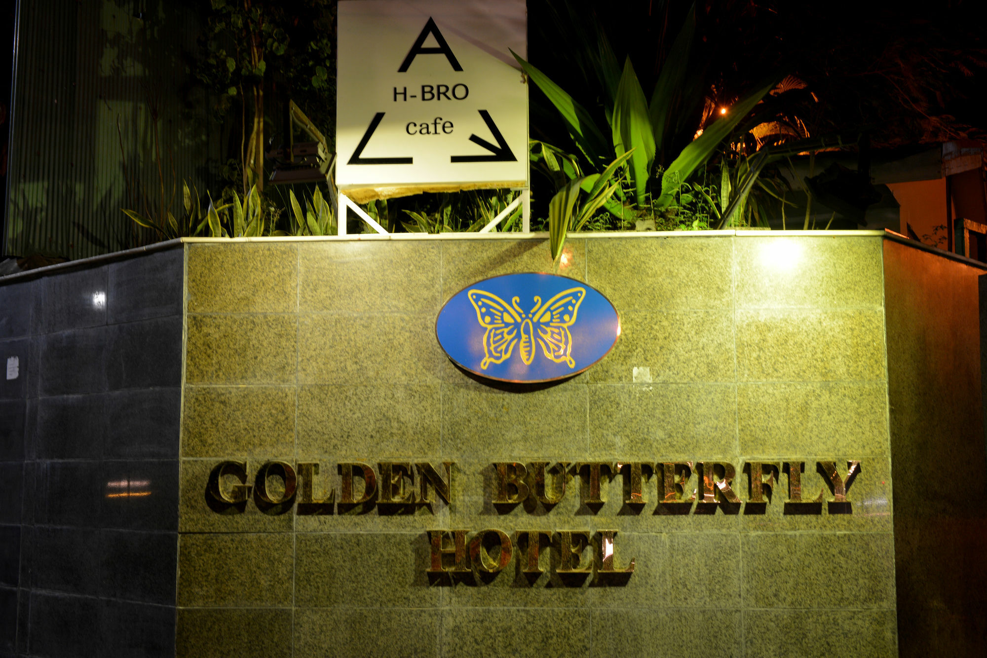 יאנגון Golden Butterfly Hotel מראה חיצוני תמונה