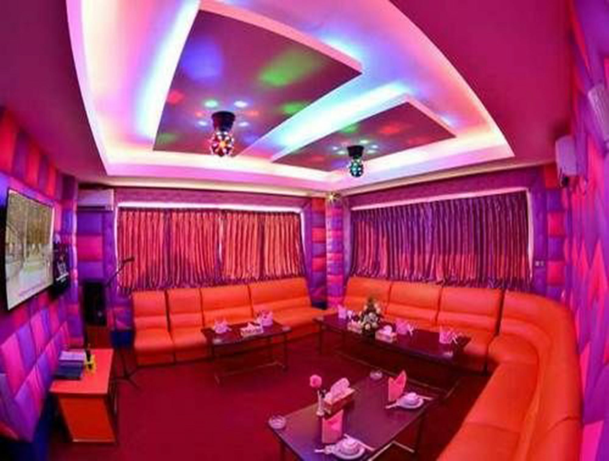 יאנגון Golden Butterfly Hotel מראה חיצוני תמונה