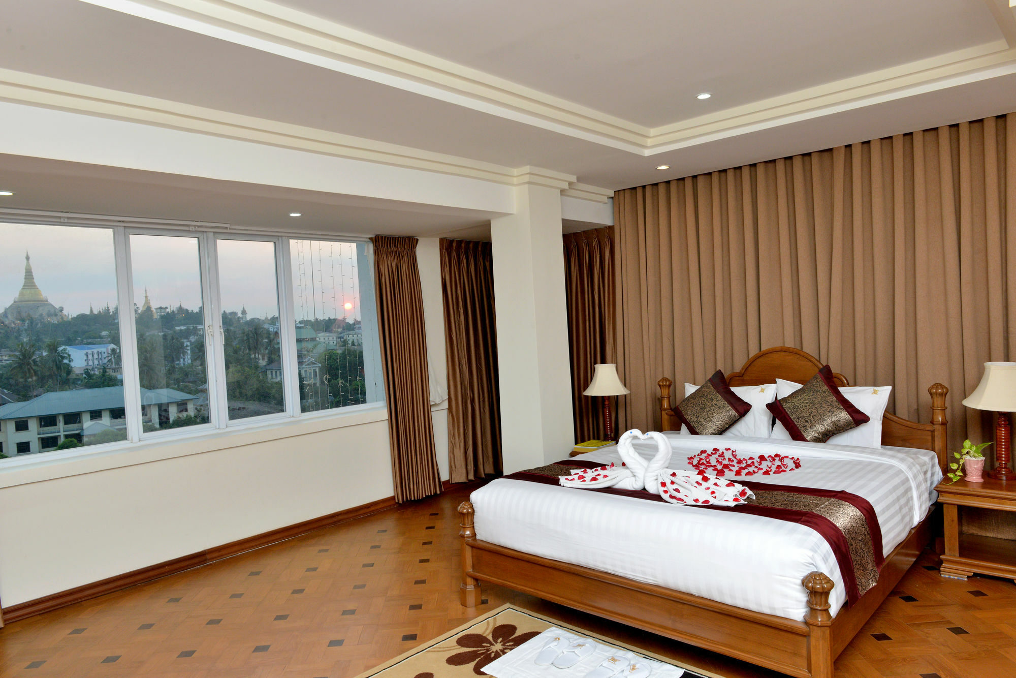 יאנגון Golden Butterfly Hotel מראה חיצוני תמונה